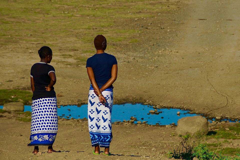 モシの女性のカンガ衣装(タンザニア)