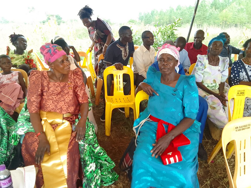 ゴメシを着る女性たち(ウガンダ)