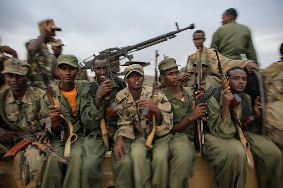 キスマヨへ前進する政府系民兵とAMISOM部隊の車列(ソマリア内戦)