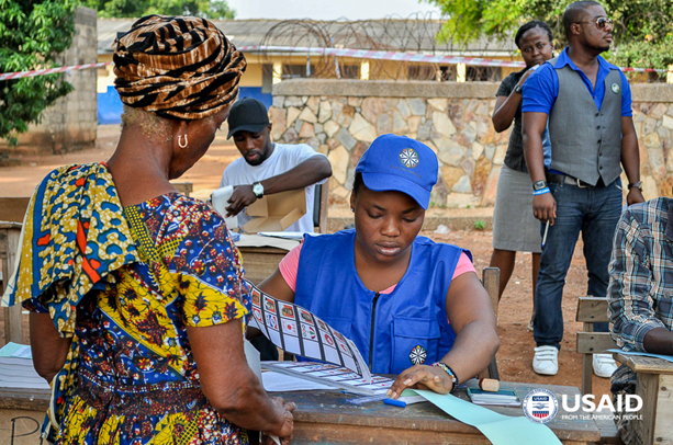 ガーナ大統領選での投票の様子(2016年)